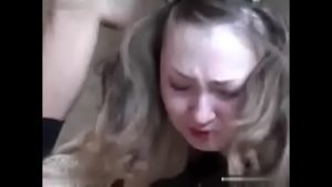 Cô nhân viên văn phòng học cách bú cu