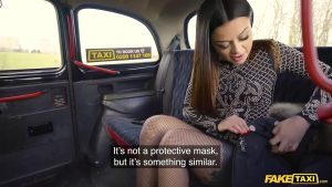 Chị khách vú to và anh taxi may mắn