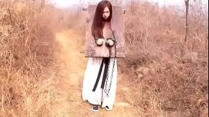 Địt vào lồn gái xinh cổ trang