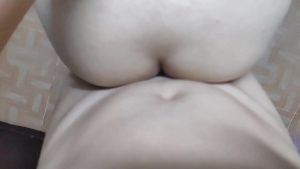 Chịu không nổi với cái lồn thơm của bạn gái