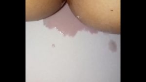 Rủ vợ chịch nhau nước chảy thành vũng