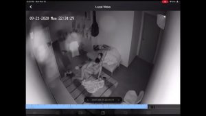Đặt cam trong phòng ngủ theo dõi chồng và nhân tình