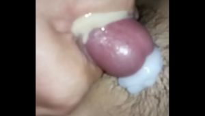 Nhấp cu phun sữa lên đỉnh