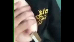 Bóp vú em lễ tân