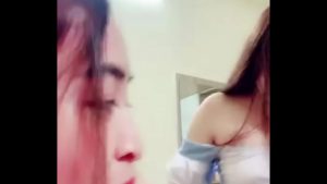 2 chị em dâm đãng show hàng
