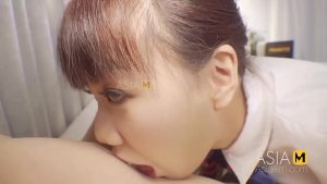 Nữ tiếp viên hàng không làm thêm ngoài giờ với khách hàng