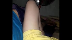 Mò nghịch lồn vợ trong đêm