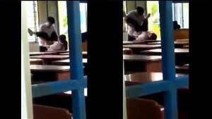Chịch lén trong lớp học cực phê pha
