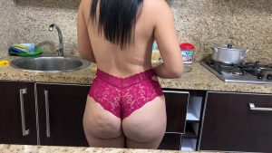 Bà cô nội trợ dâm đãng