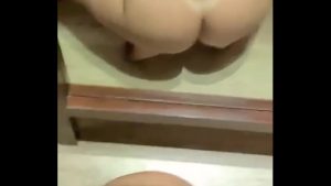 Chịch dáng ngon trước gương