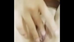 Em nứng lồn quá anh đến đụ em đi