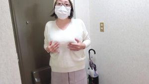 Bà chị u50 show hàng quá đã